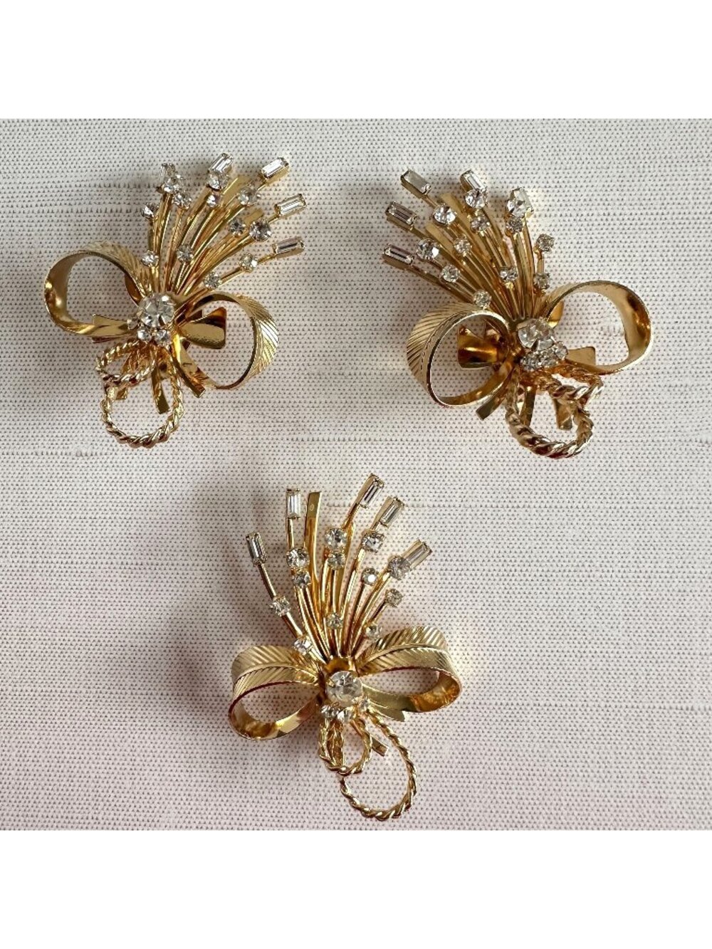 Sarah Coventry Vogue Parure Brooch Clip Earrings Set 1960 Gold Tone Rhinestone B